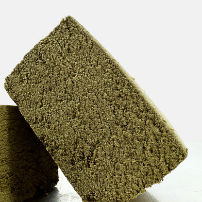 Zoom sur l'intérieur d'une tranche de CBD Dry Sift Cannatonic