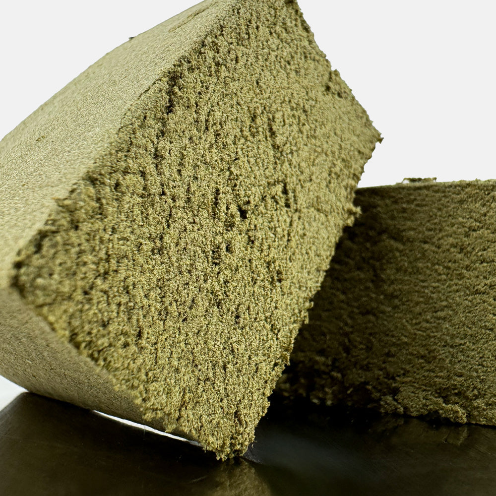 Zoom sur l'intérieur d'un CBD Dry Sift Lemon coupé en deux