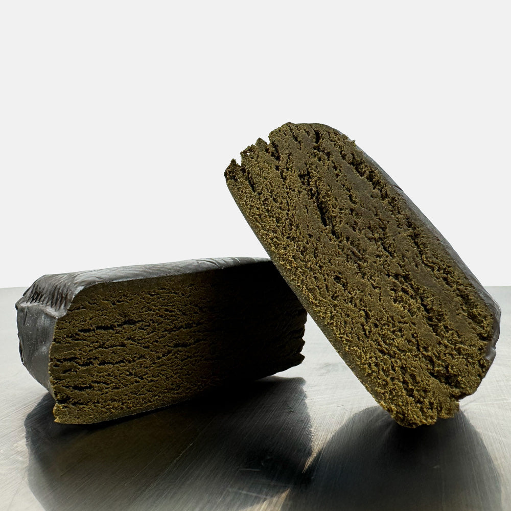 Deux morceaux de CBD Jelly Hash qui se chevauchent