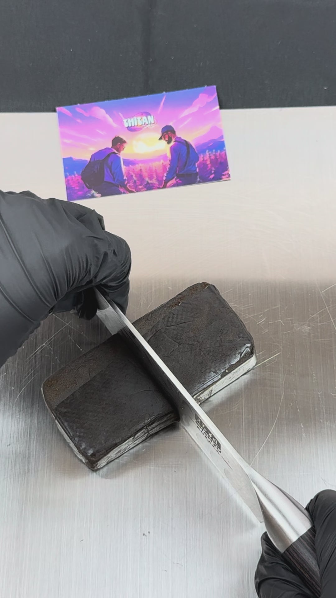 Charger la vidéo: Coupe du CBD Afghan Hash 35% de CBD